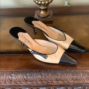 CHANEL heels